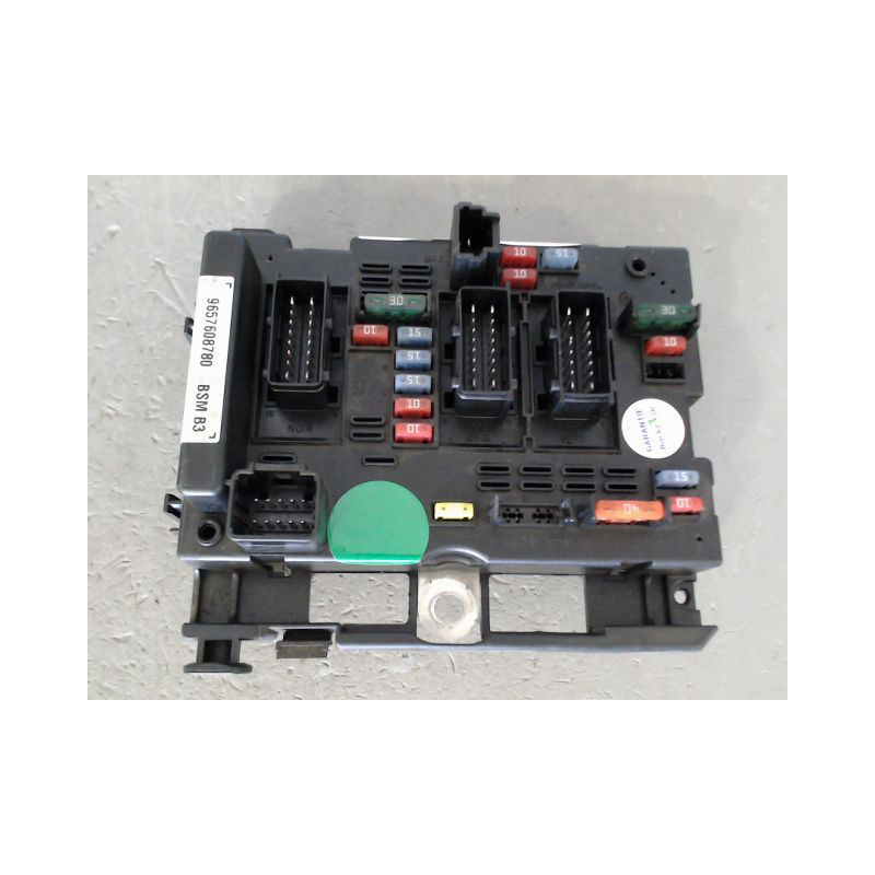 BOITE A FUSIBLES PEUGEOT 206