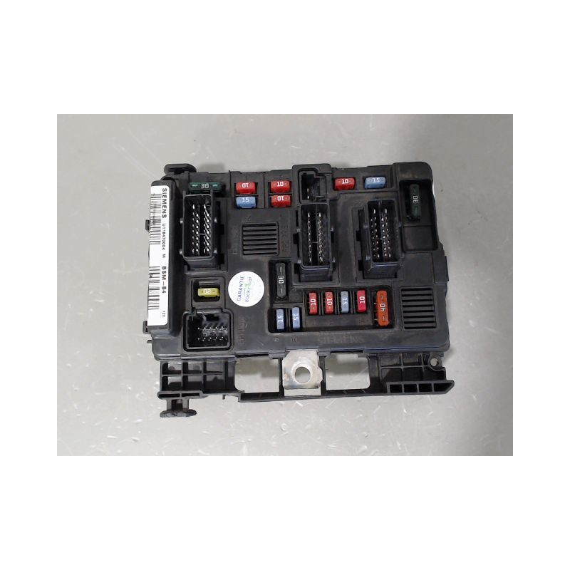 BOITE A FUSIBLES PEUGEOT 206