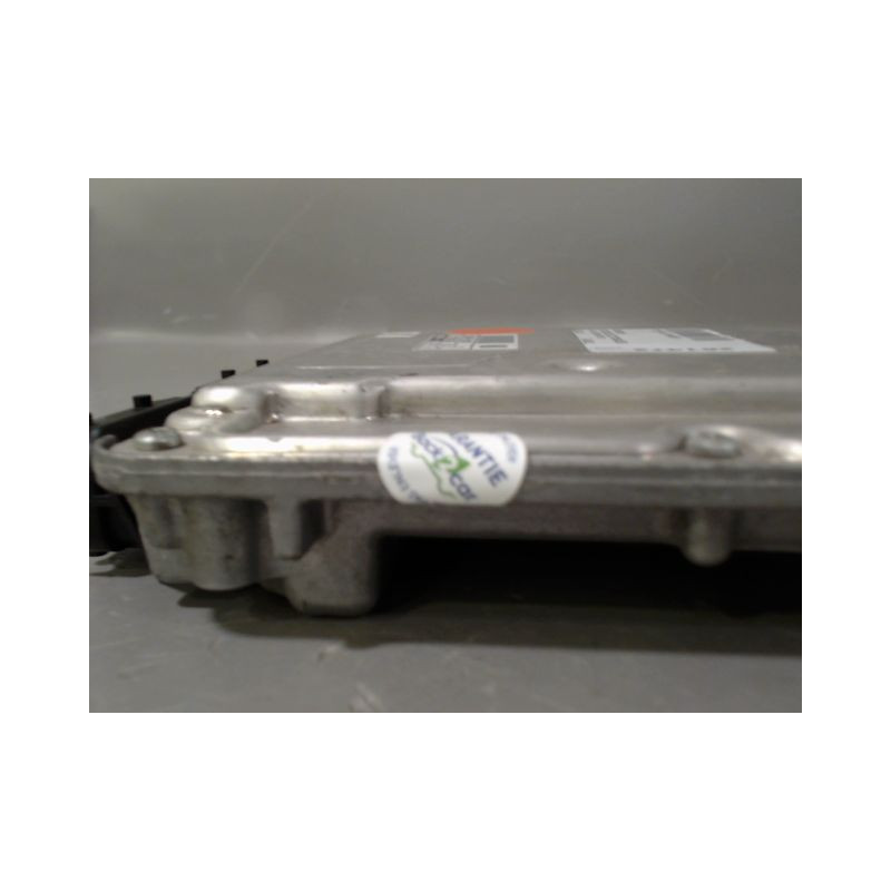 CALCULATEUR MOTEUR TOYOTA U.CRUISER