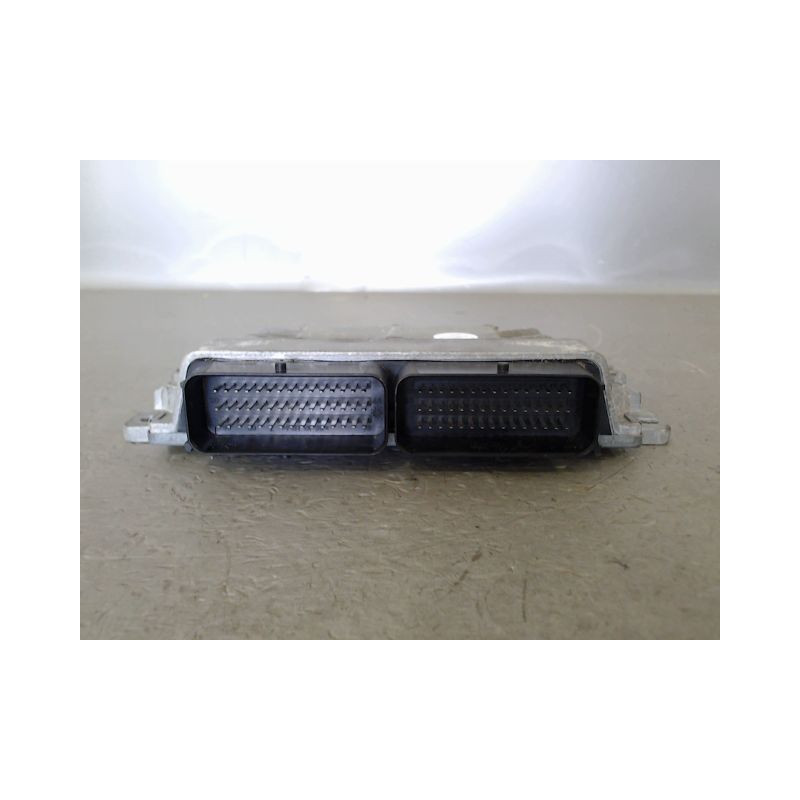 CALCULATEUR MOTEUR DACIA LOGAN