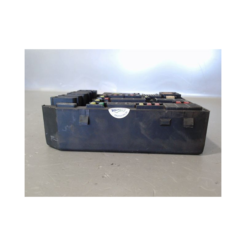 BOITE A FUSIBLES RENAULT MEGANE