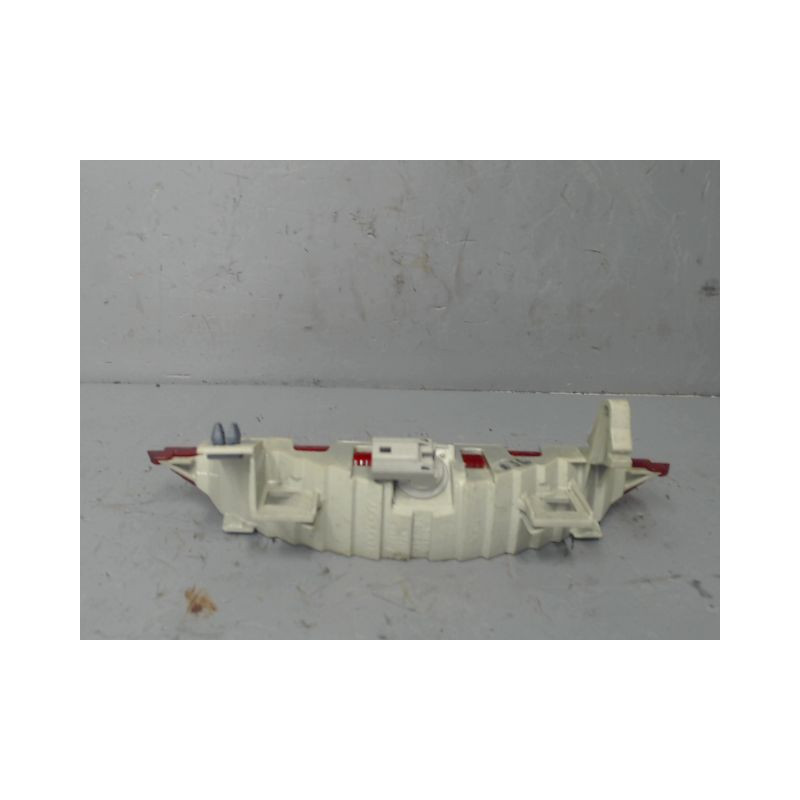 FEUX STOP SUPPLEMENTAIRE TOYOTA YARIS