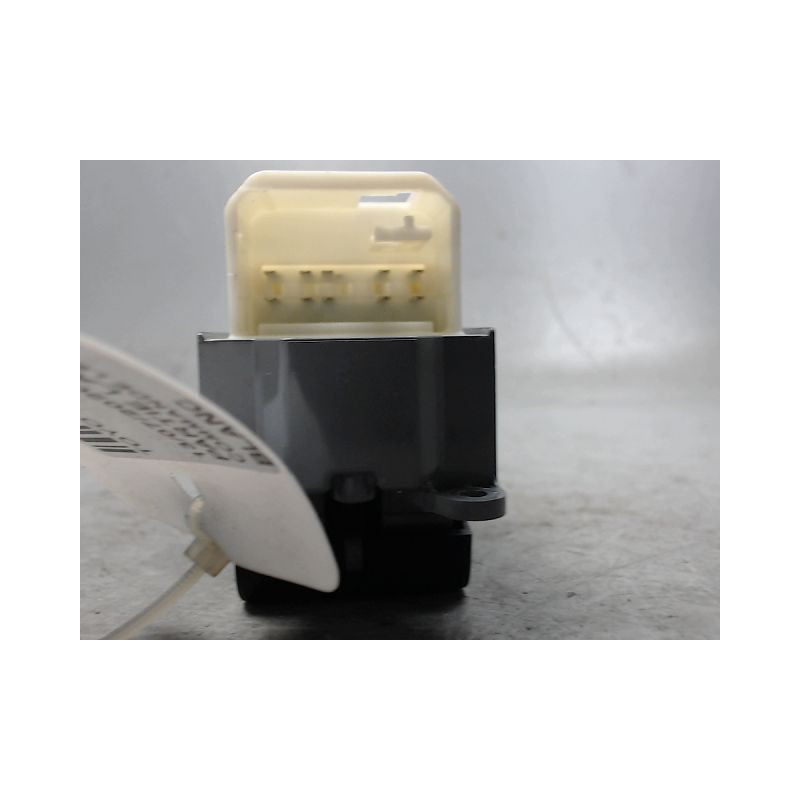 COMMANDE LEVE-GLACE PORTE AVG TOYOTA YARIS