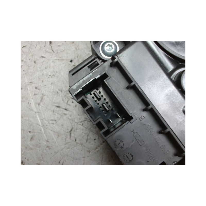 MECANISME+MOTEUR LEVE-GLACE AVANT GAUCHE VOLKSWAGEN POLO 2009-
