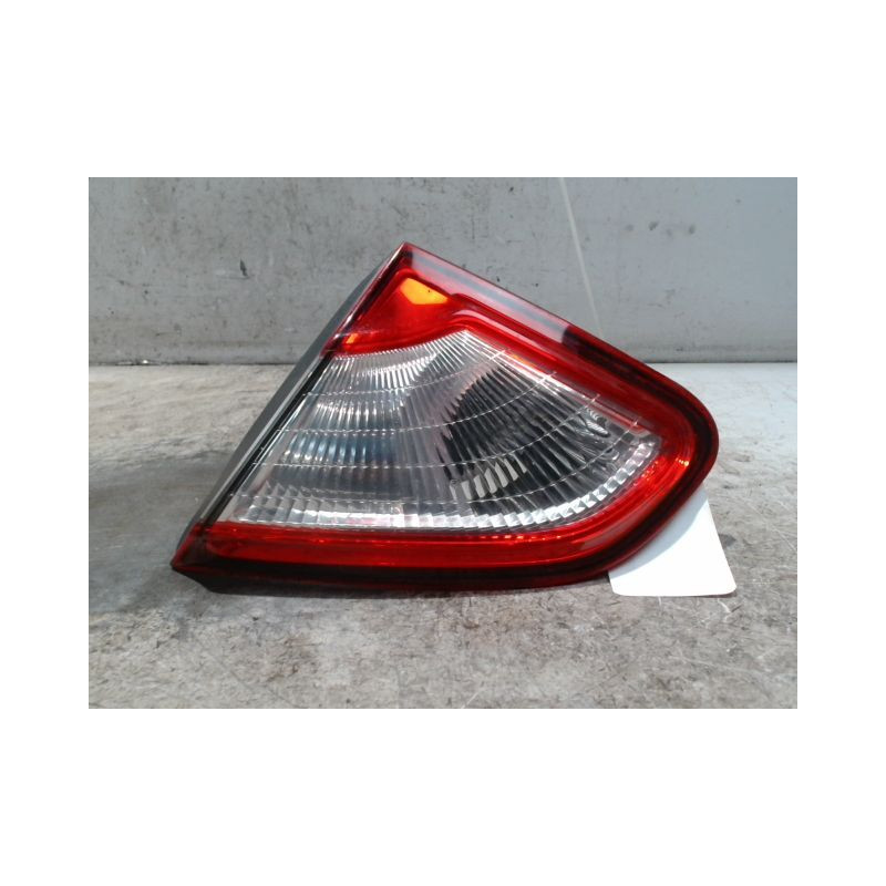 FEU ARRIERE INTERIEUR DROIT NISSAN QHASQAI 2007-