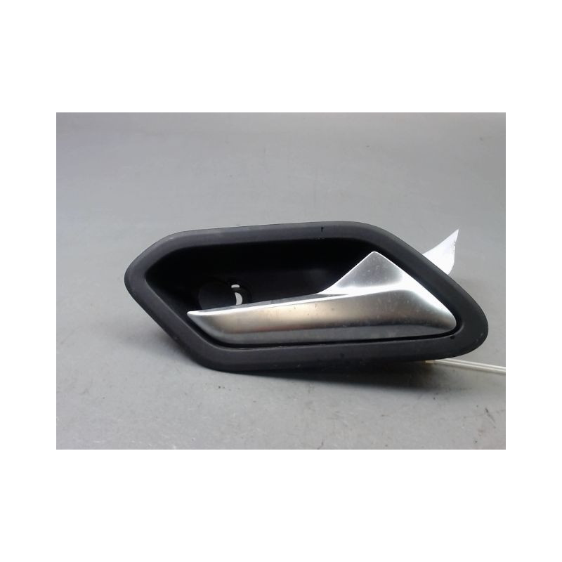 POIGNEE INTERIEURE PORTE AVANT DROIT DACIA DUSTER BREAK Phase 2 2013-...
