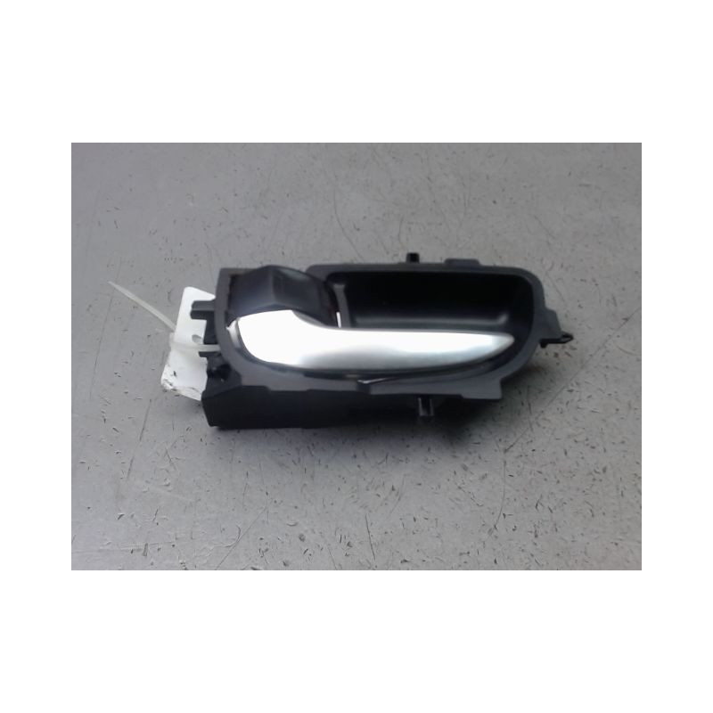 POIGNEE INTERIEURE PORTE AVANT GAUCHE TOYOTA AURIS 2010-