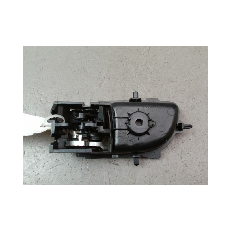 POIGNEE INTERIEURE PORTE ARRIERE DROIT TOYOTA AURIS 2010-
