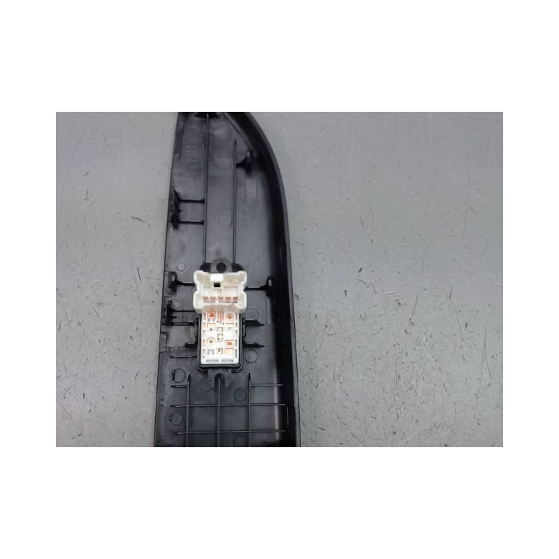 COMMANDE LEVE-GLACE PORTE AVD NISSAN MICRA 2009-
