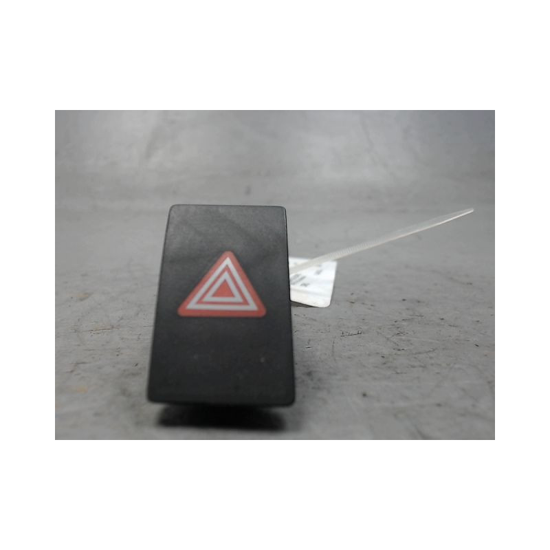 BOUTON DE WARNING TOYOTA VERSO