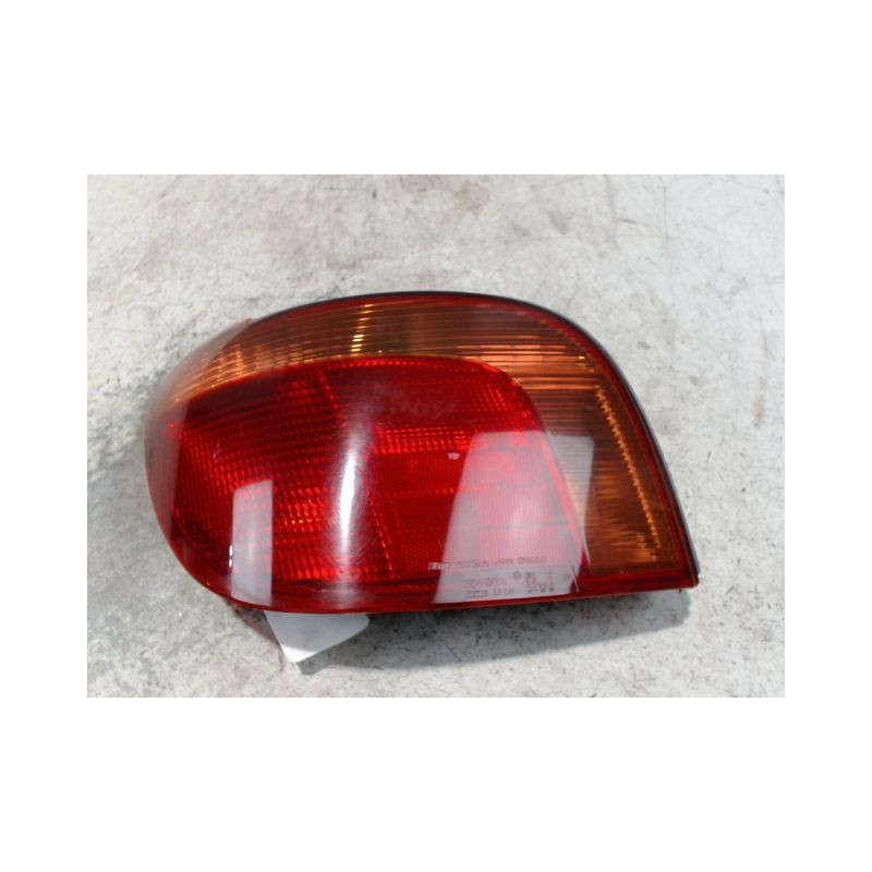 FEU ARRIERE GAUCHE  TOYOTA YARIS -2003