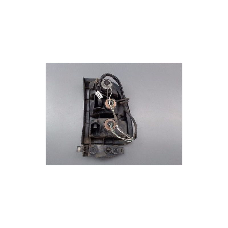 FEU ARRIERE GAUCHE  TOYOTA RAV4 97-2000