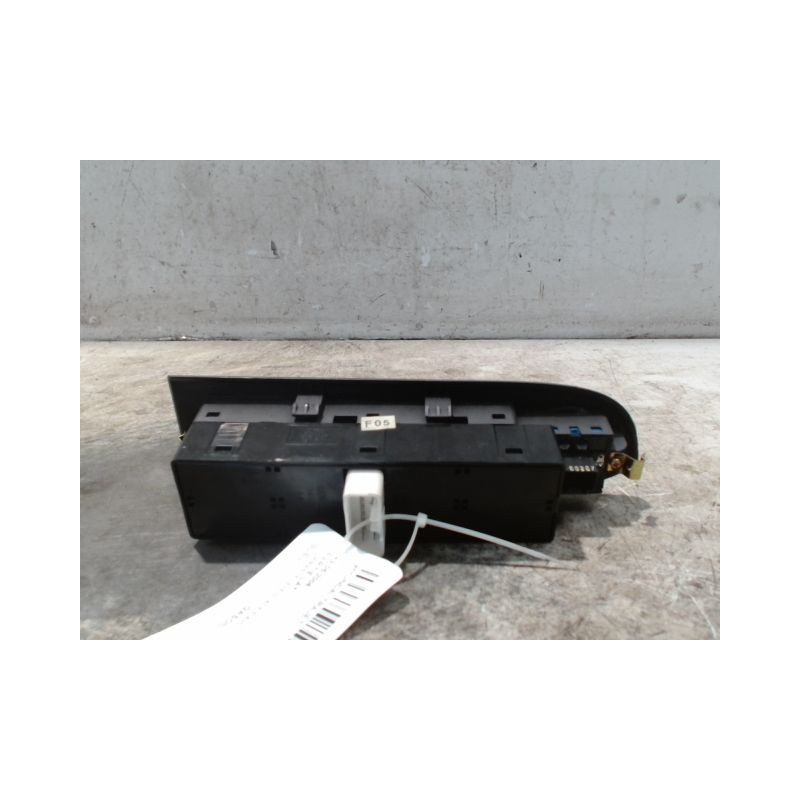COMMANDE LEVE-GLACE PORTE AVG HYUNDAI TRAJET