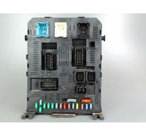 PLATINE FUSIBLE AV