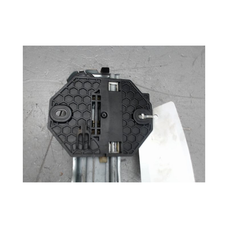 MECANISME+MOTEUR LEVE-GLACE AVANT GAUCHE DACIA SANDERO