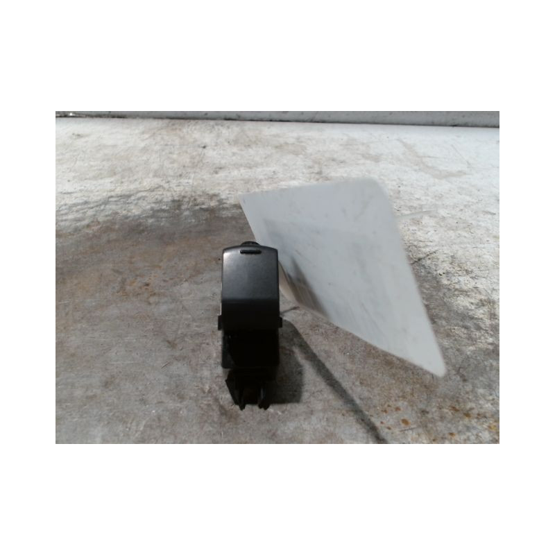 COMMANDE LEVE-GLACE PORTE AVD NISSAN NOTE