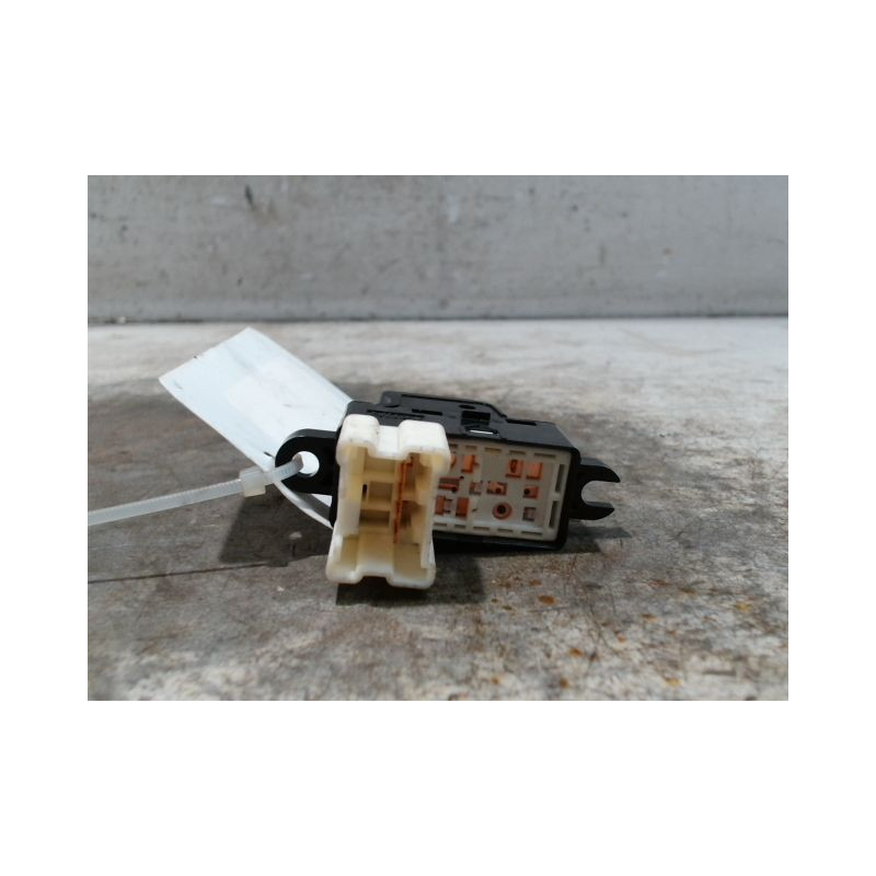 COMMANDE LEVE-GLACE PORTE AVD NISSAN NOTE