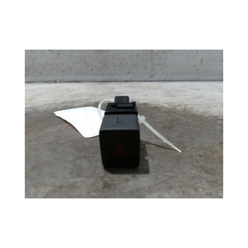 BOUTON DE WARNING NISSAN NOTE
