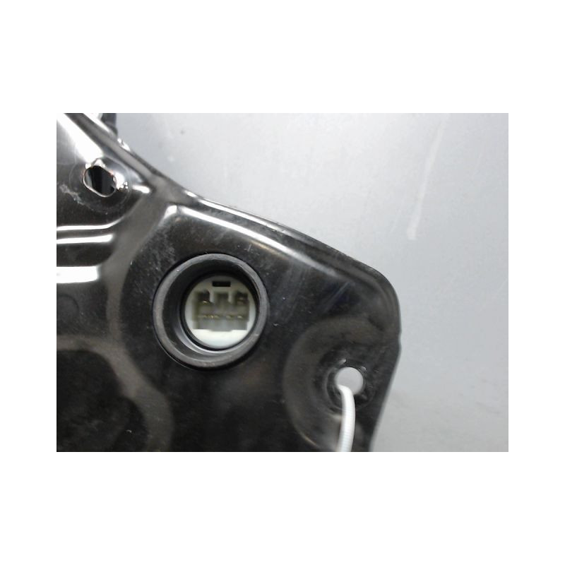 MECANISME+MOTEUR LEVE-GLACE AVANT DROIT DAIHATSU CUORE