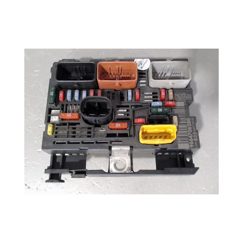 BOITE A FUSIBLES PEUGEOT 308 SW 2008-