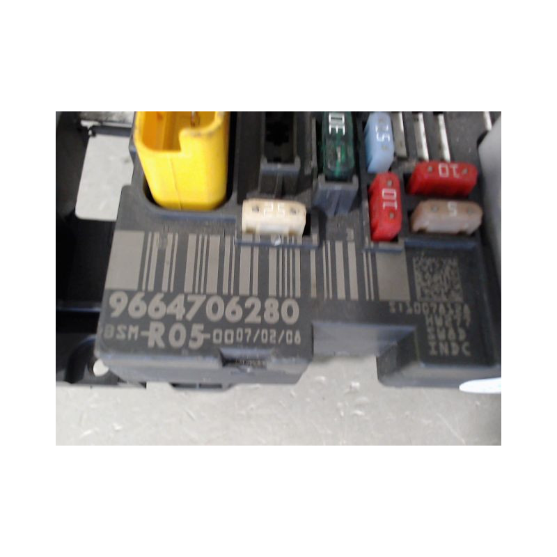 BOITE A FUSIBLES PEUGEOT 308 SW 2008-