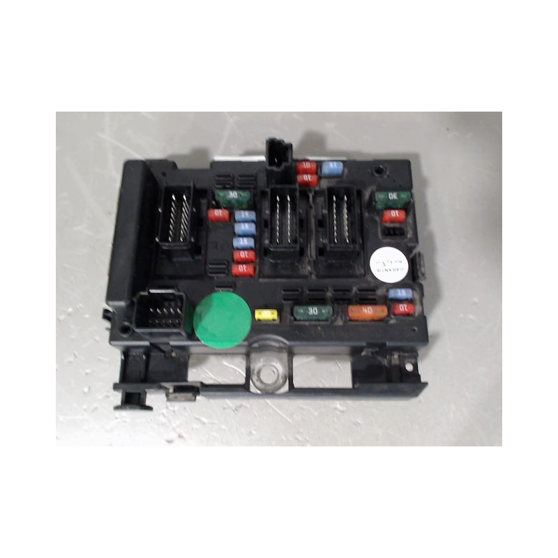 BOITE A FUSIBLES PEUGEOT 206