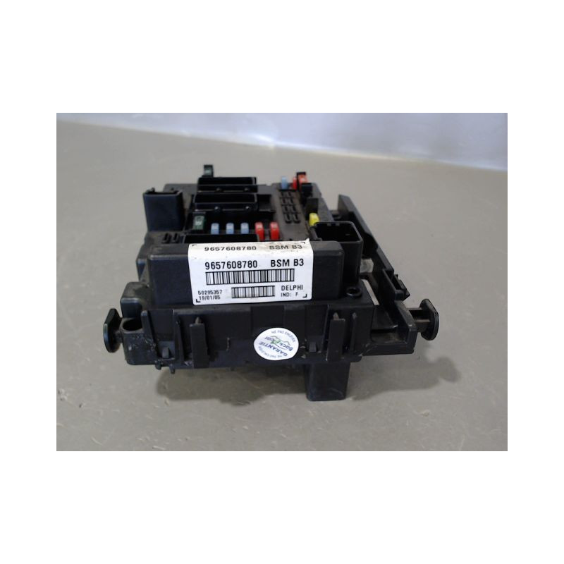 BOITE A FUSIBLES PEUGEOT 307 2001-2005