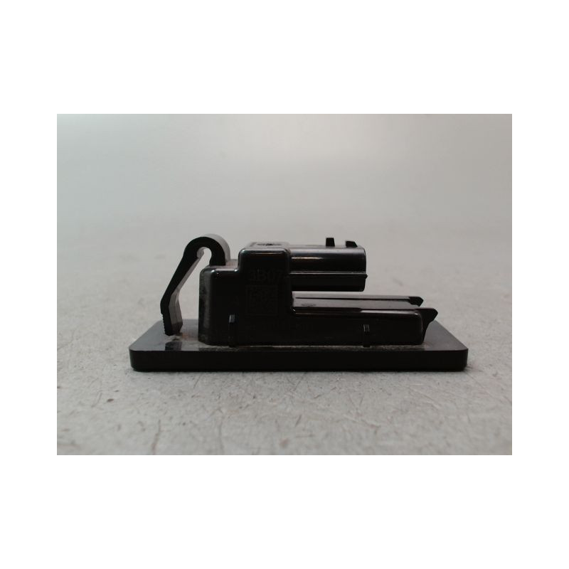 ECLAIREUR PLAQUE DE POLICE GAUCHE DACIA SANDERO 2008-