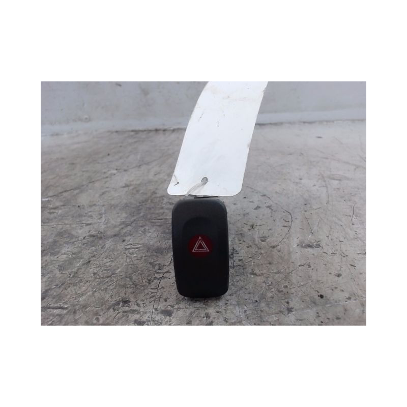 BOUTON DE WARNING NISSAN MICRA 96-98
