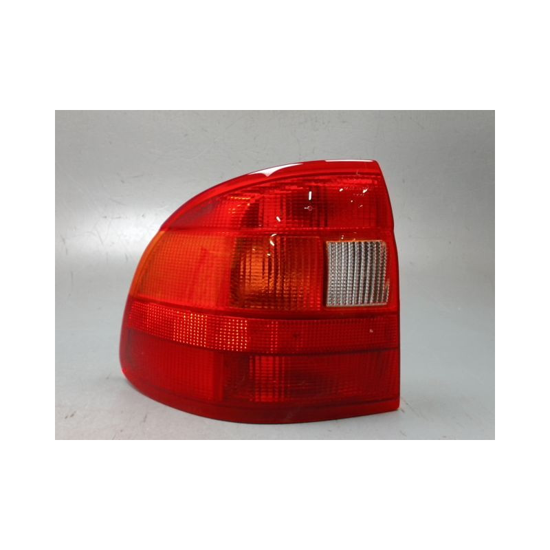FEU ARRIERE GAUCHE  OPEL ASTRA 94-98