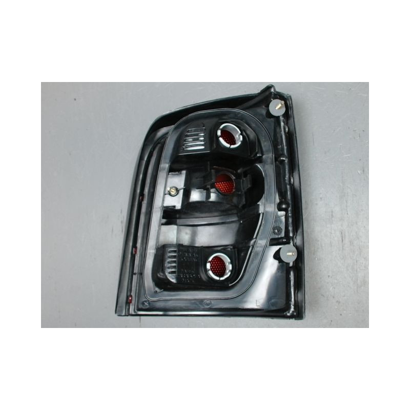 FEU ARRIERE GAUCHE  NISSAN MICRA 96-98