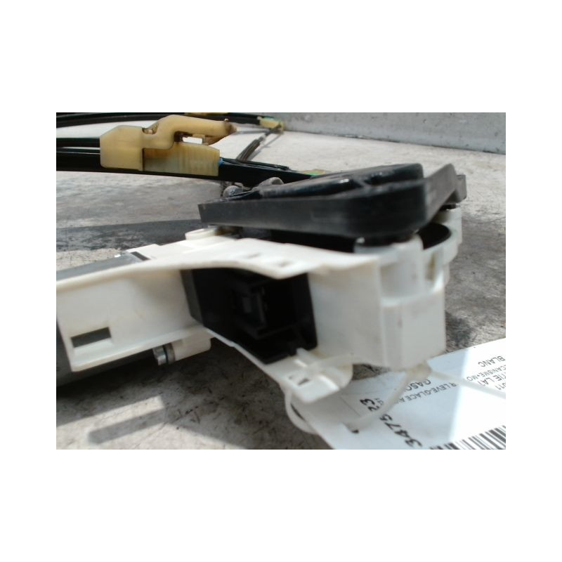 MECANISME+MOTEUR LEVE-GLACE AVANT DROIT AUDI A1
