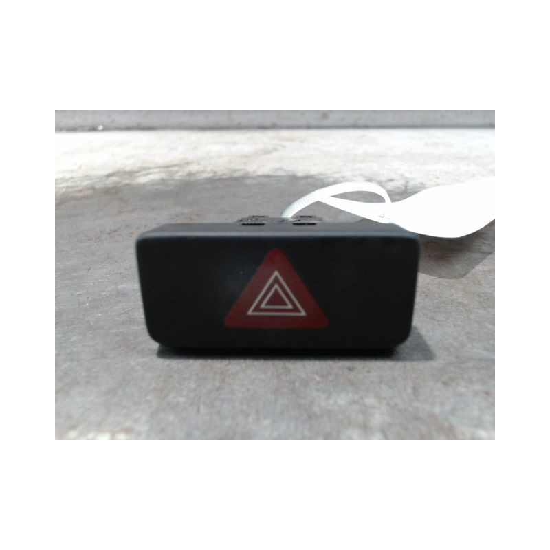 BOUTON DE WARNING NISSAN PIXO