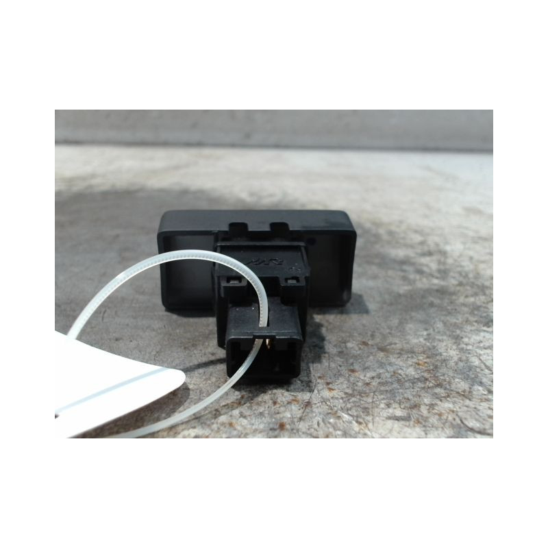 BOUTON DE WARNING NISSAN PIXO