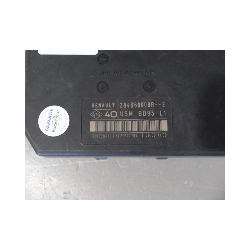 BOITE A FUSIBLES RENAULT MEGANE