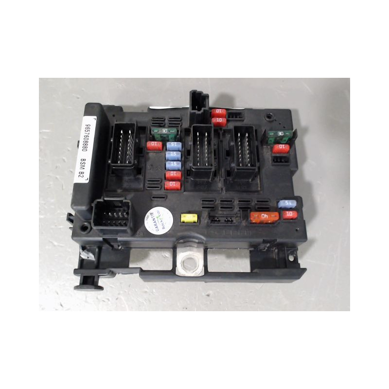 BOITE A FUSIBLES PEUGEOT 206