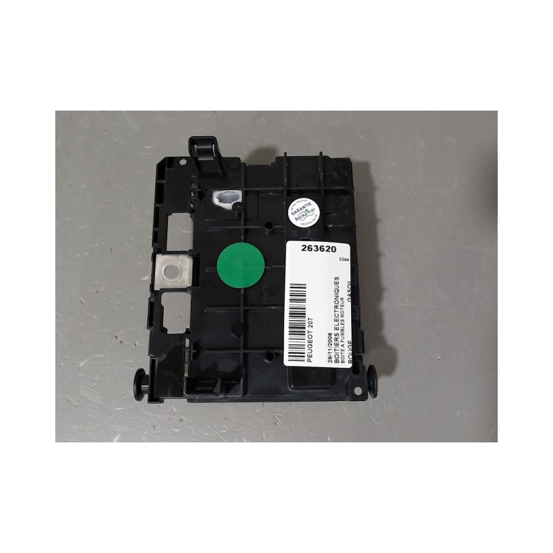 BOITE A FUSIBLES PEUGEOT 207