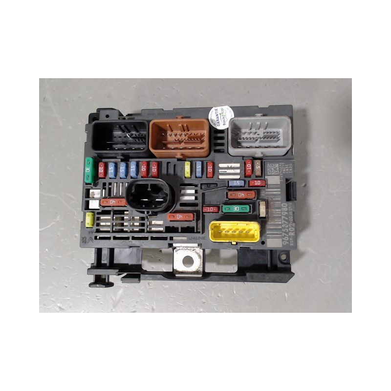 BOITE A FUSIBLES CITROEN C4