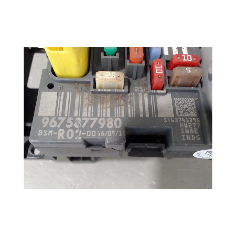 BOITE A FUSIBLES CITROEN C4