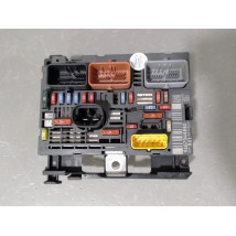 BOITE A FUSIBLES CITROEN C4