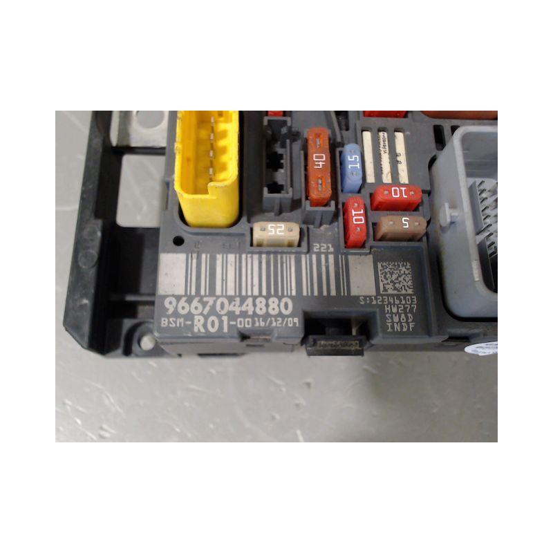 BOITE A FUSIBLES CITROEN C4