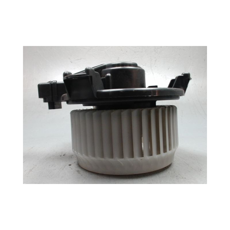MOTEUR VENTILATEUR CHAUFFAGE TOYOTA YARIS