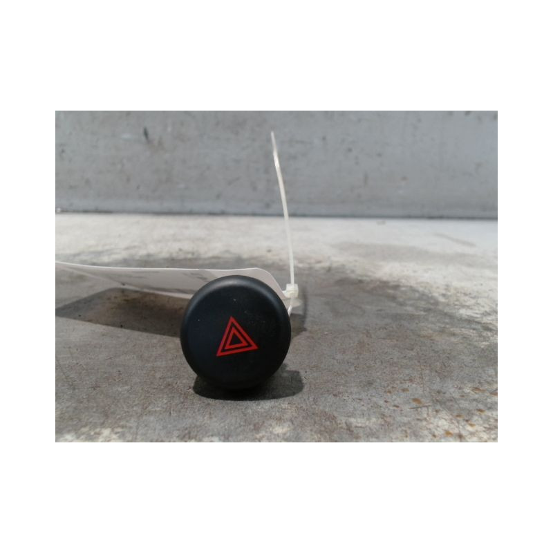 BOUTON DE WARNING NISSAN JUKE