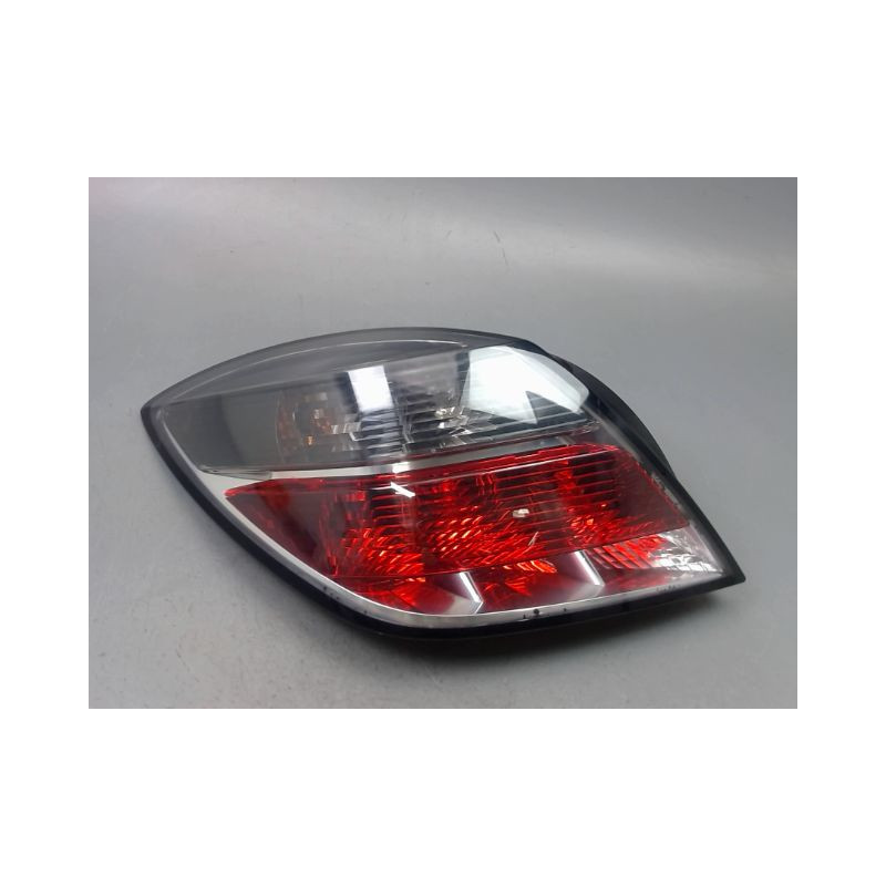 FEU ARRIERE GAUCHE  OPEL ASTRA GTC III Phase 2 (H) 2007-2011
