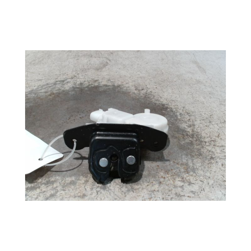 SERRURE HAYON  TOYOTA VERSO-S