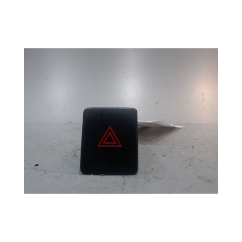 BOUTON DE WARNING NISSAN QASHQAI