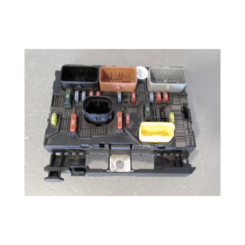 BOITE A FUSIBLES PEUGEOT 307