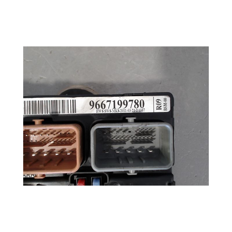 BOITE A FUSIBLES PEUGEOT 207