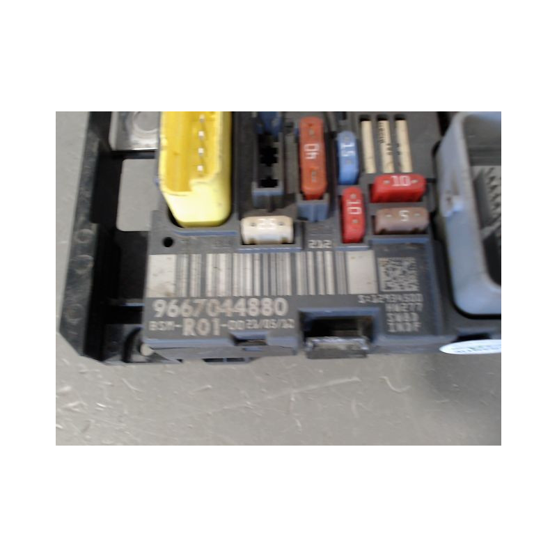 BOITE A FUSIBLES CITROEN C4