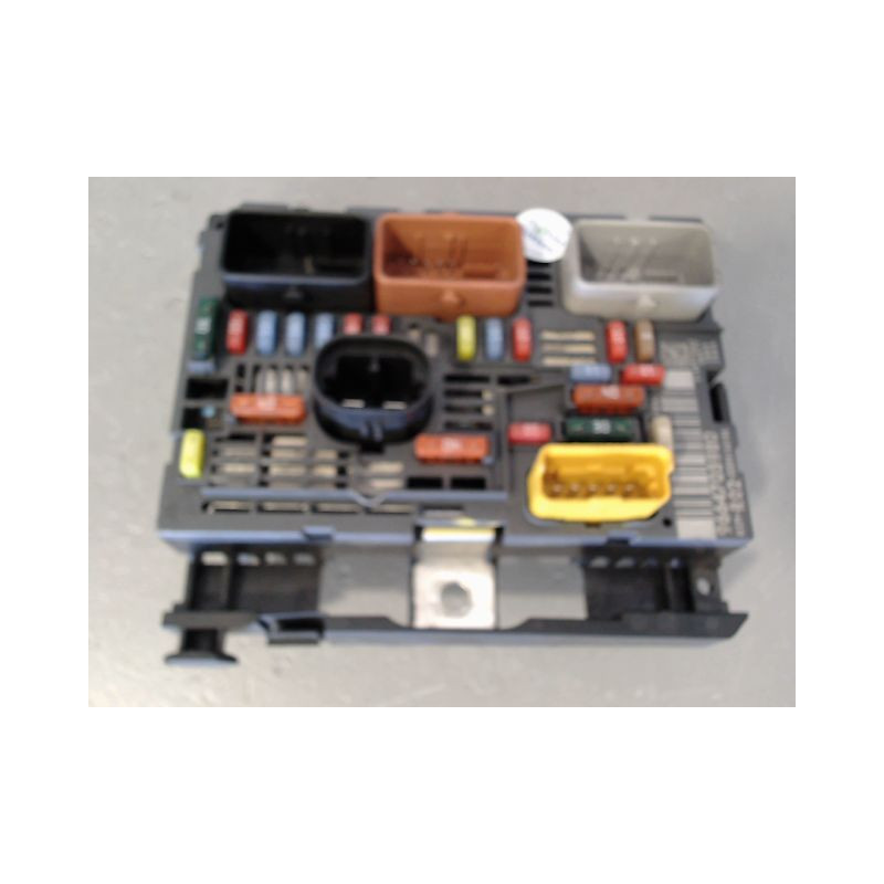 BOITE A FUSIBLES PEUGEOT 407